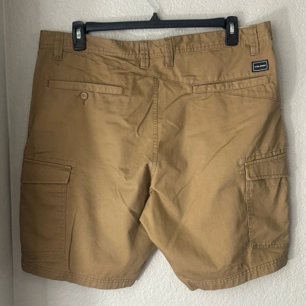 Men's Volcom Tan Khaki Cargo Shorts Size 38